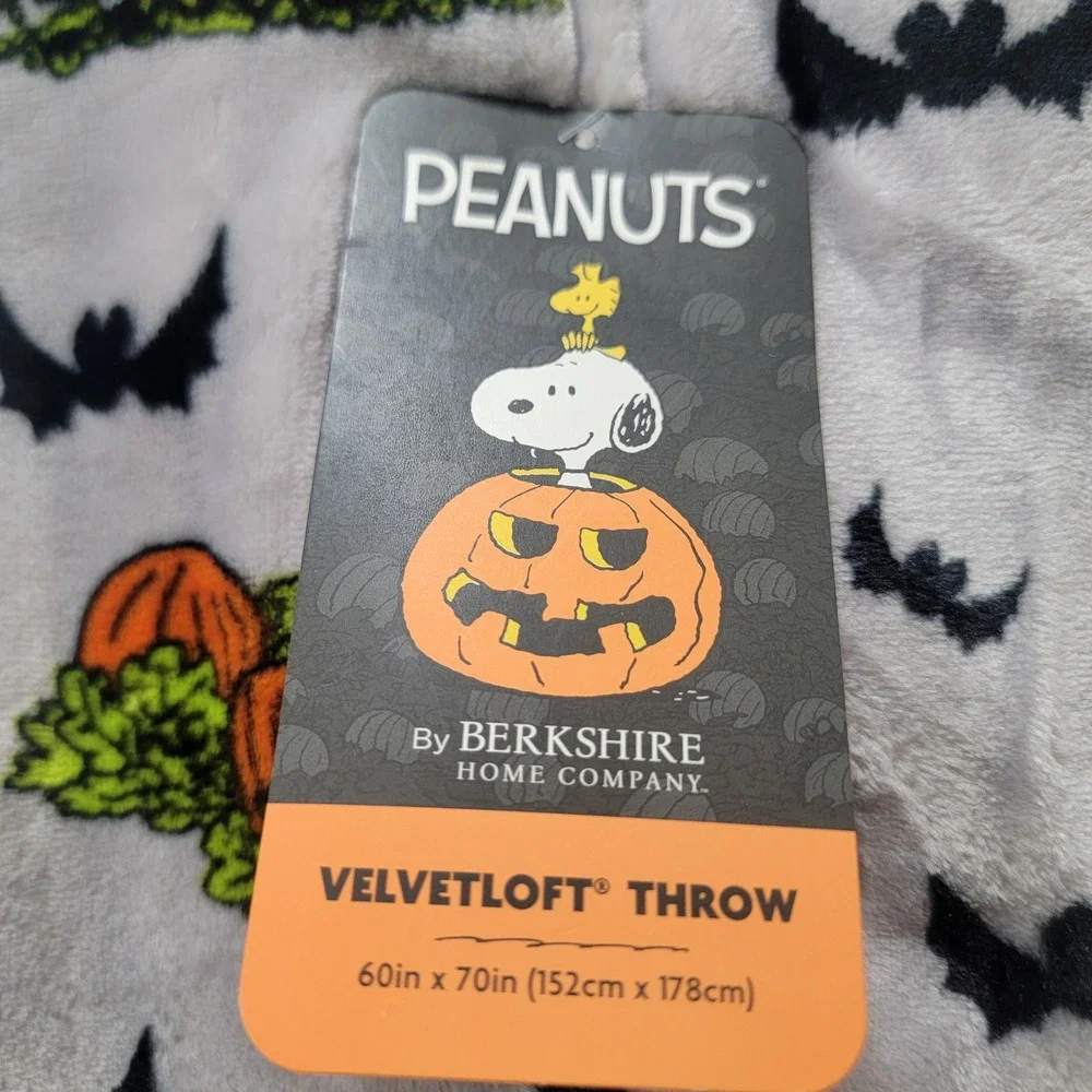 Peanuts‎ Snoopy Halloween Pumpkins VelvetLoft Throw Blanket Berkshire Home 60x70